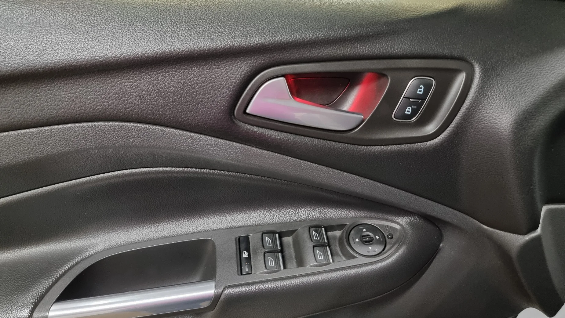 Ford Kuga photo